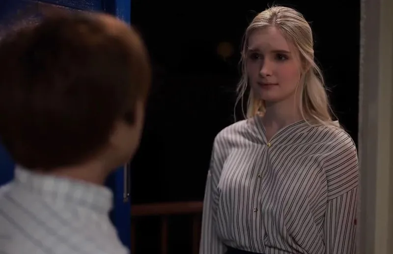 Cô đơn nơi xứ lạ với người chồng già, người vợ tây được anh nhà kế bên an ủi