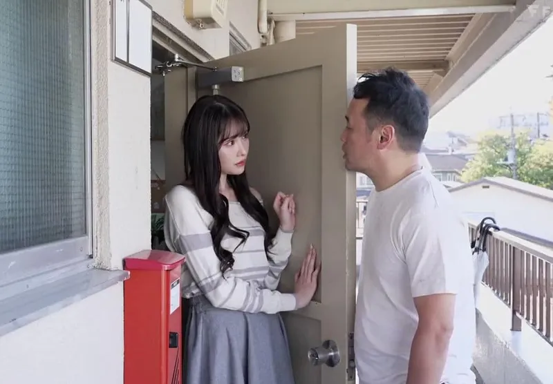 Người đẹp arina bị gã biến thái cạnh bên bắt cóc làm nô lệ khi ông xã đã đi làm