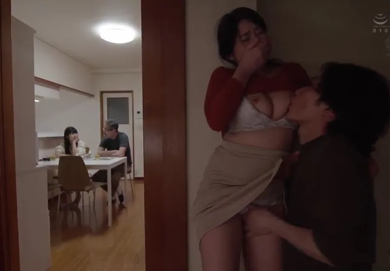 Má trộm nhìn vợ yêu gã chồng bé ngoan chịch nào ngờ con rể nhìn thấy