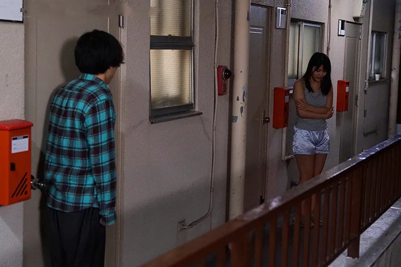 Bí mật vụng trộm với em gái hàng xóm cãi nhau bị chồng đuổi ra cửa