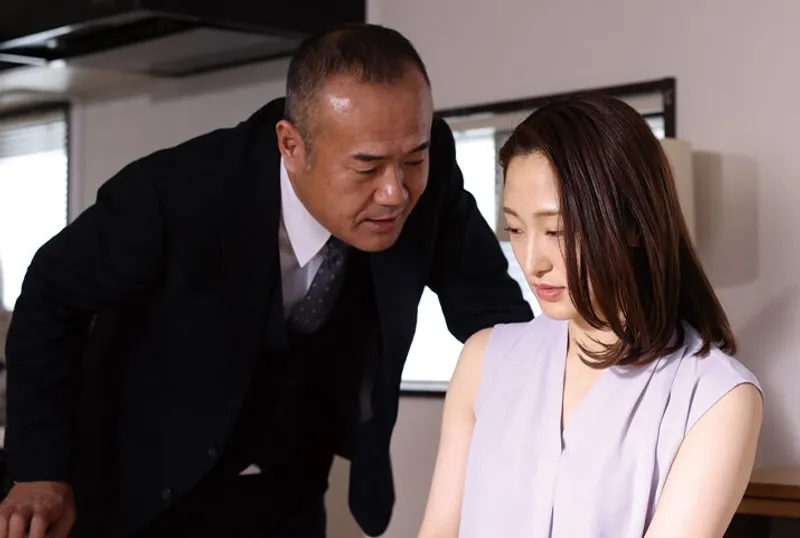 Gã chồng dính bẫy của quản lý mất cô vợ lúc nào không hề hay biết