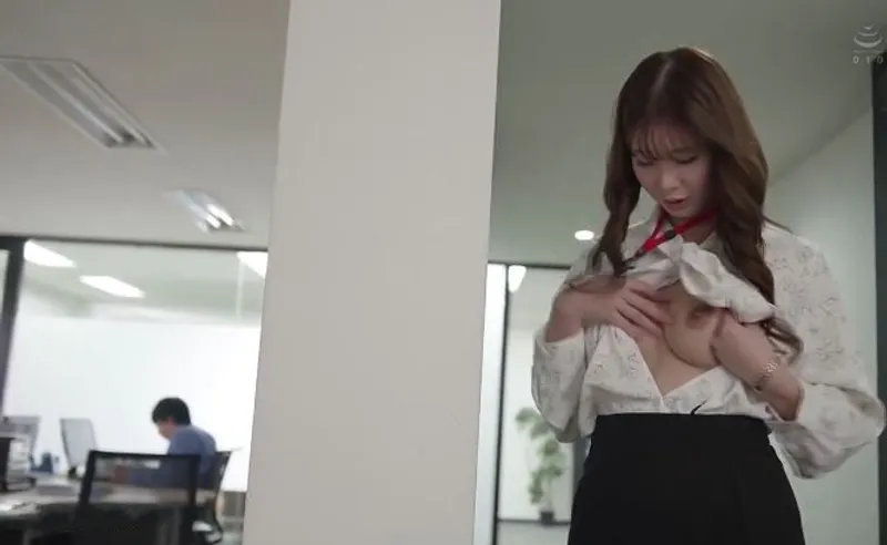 Bí ẩn của cô nhân viên bề ngoài nghiêm nghị nhưng thực chất là "nữ hoàng dâm đãng"