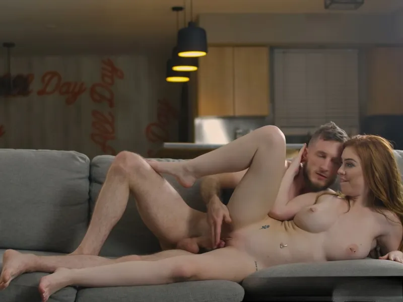 đang tăng ca mà em người yêu cứ dùng âm đạo dụ tôi doggy cùng em